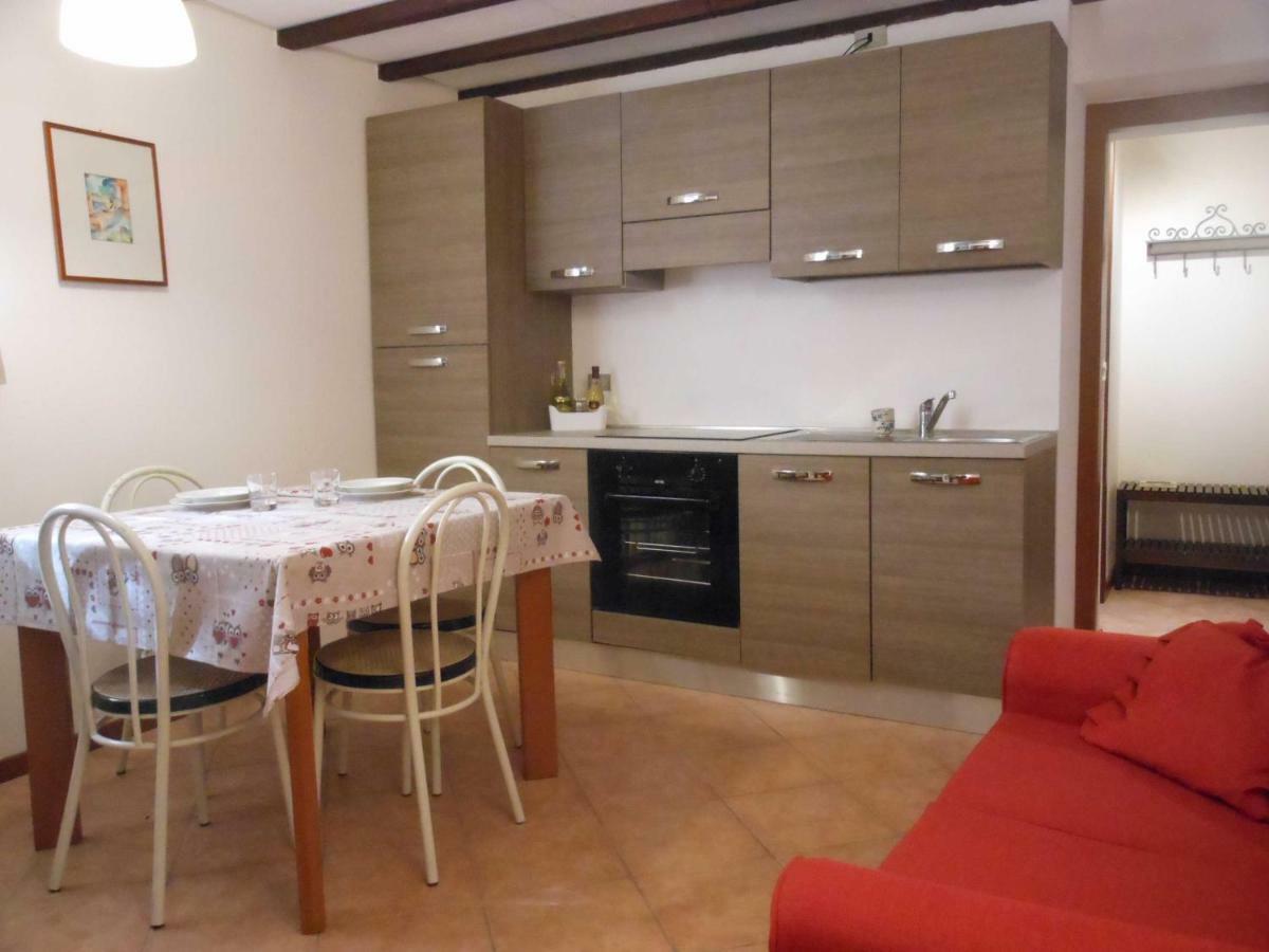 Ferienwohnung Il Vecchio Cortile Mandello del Lario Exterior foto